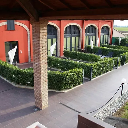 Corte Di Frara Aparthotel 4*